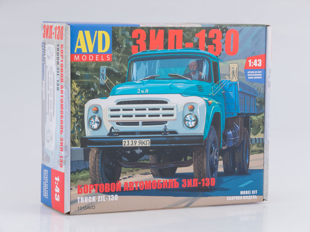 ZIL-130 flatbed truck, model kit