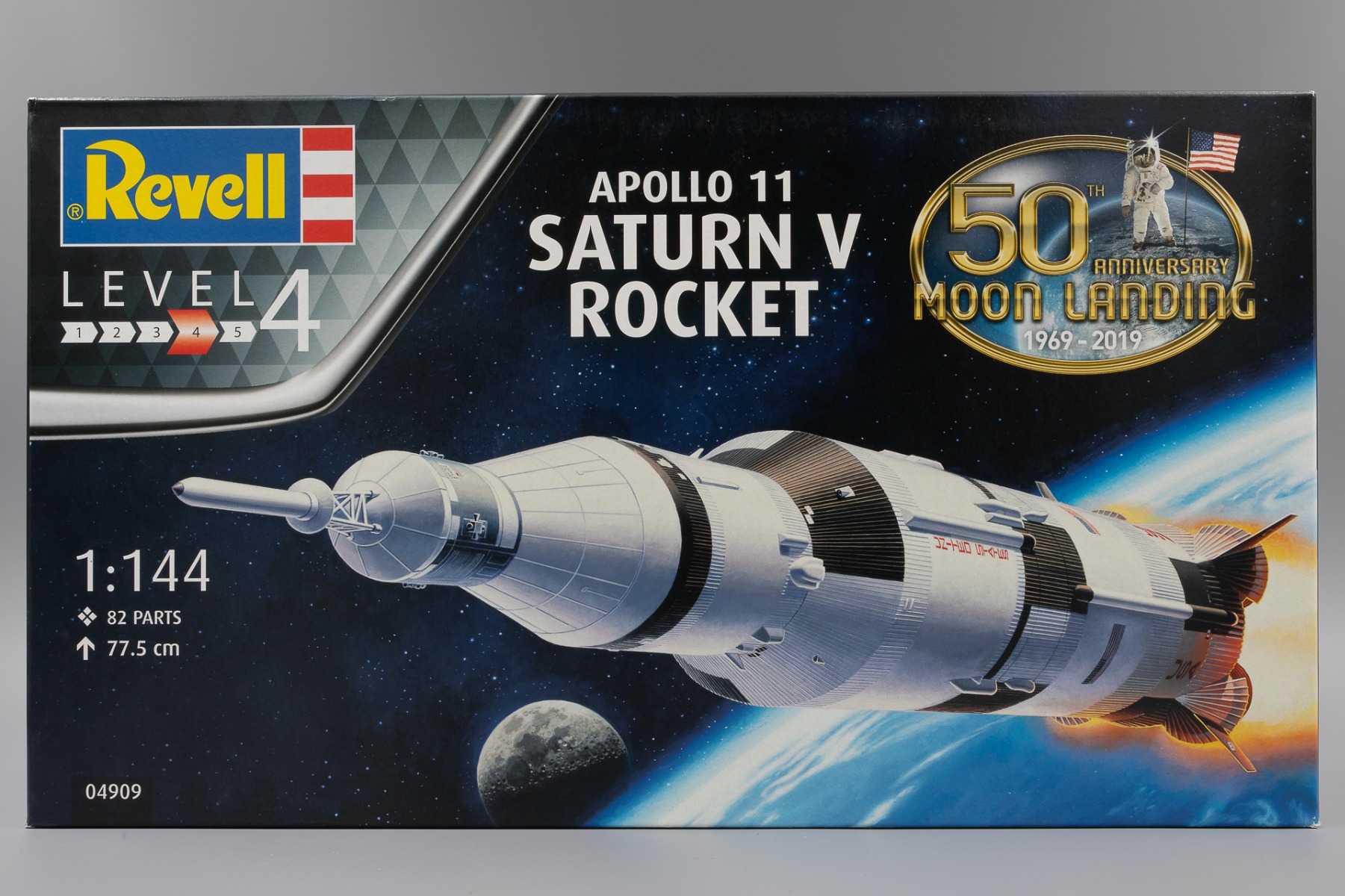 Revell RE04909 Apollo 11 Saturn V Rocket (50th Anniversary Moon Landing 1969-2019), model kit