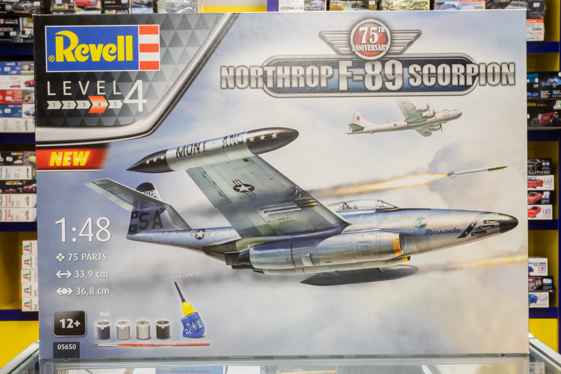 Revell RE05650 Northrop F-89 Scorpion (75th Anniversary Gift Set), model kit