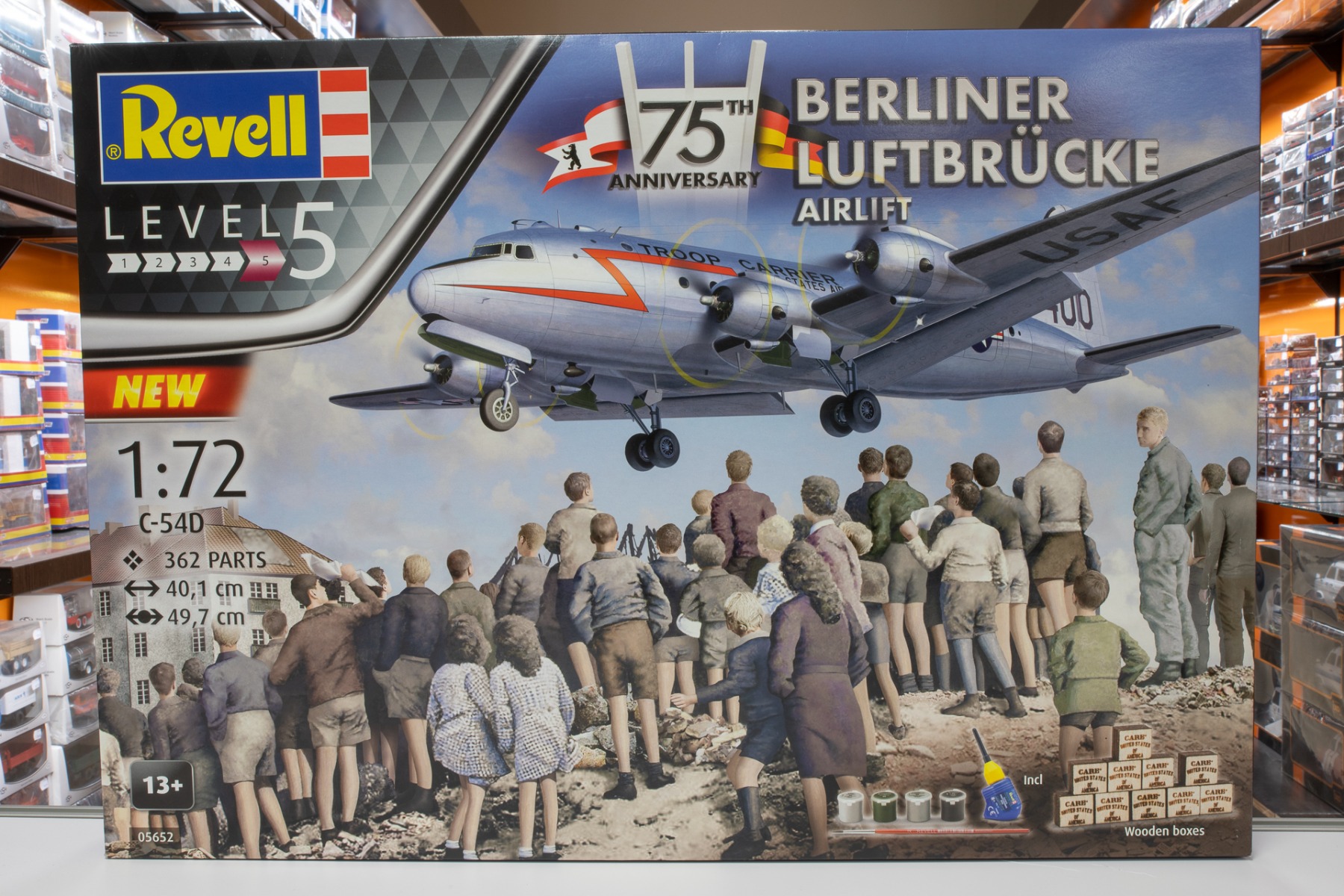 Revell RE05652 C-54D 75th Anniversary Berliner Luftbrücke Airlift, model kit
