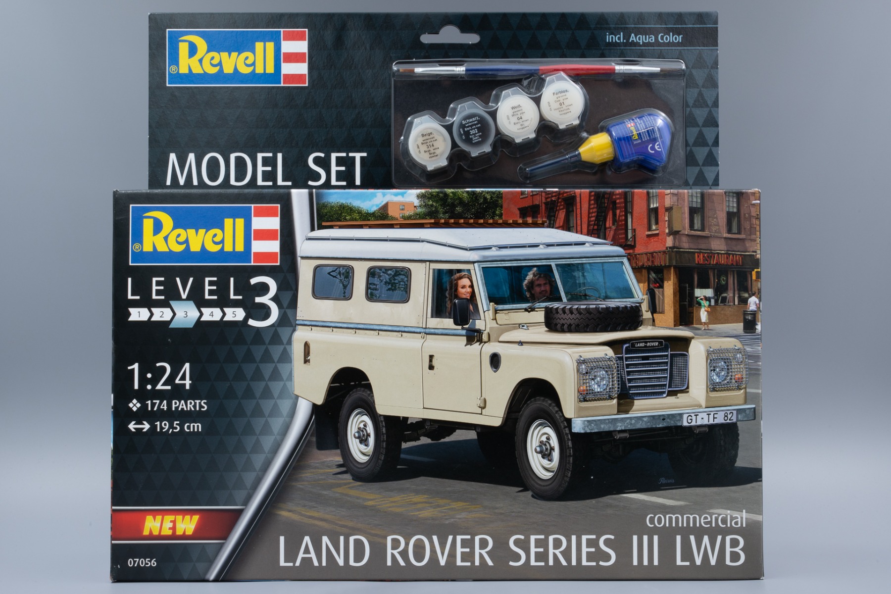 Revell RE67056 Land Rover Series III LWB Commercial (model set), model kit