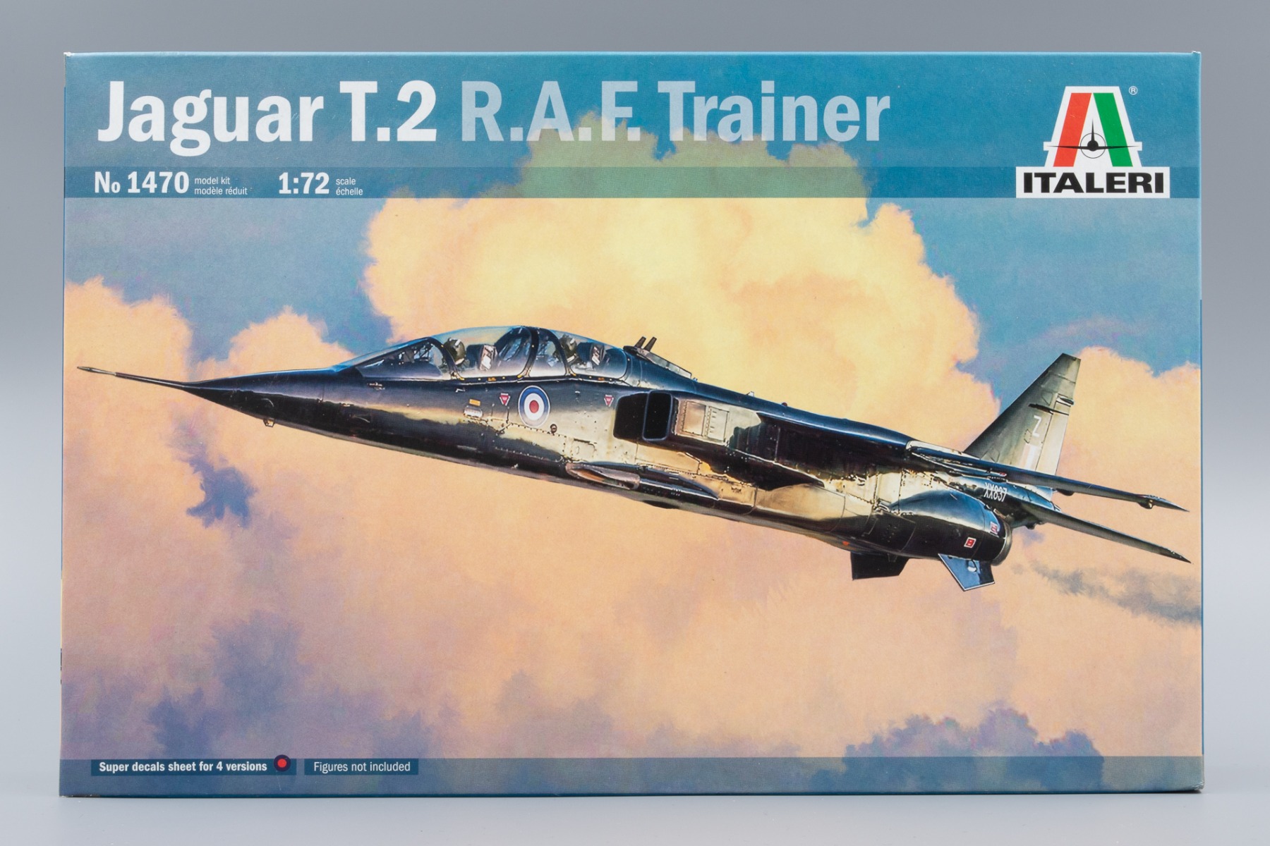Italeri IT1470 Jaguar T.2, R.A.F. Trainer, model kit