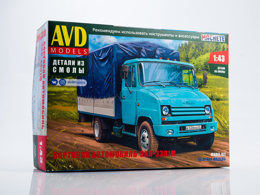1579AVD ZIL-3301M flatbed truck, model kit