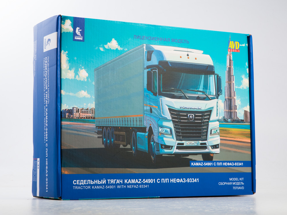 7070AVD KAMAZ-54901 tractor truck with NEFAZ-93341 semitrailer, model kit