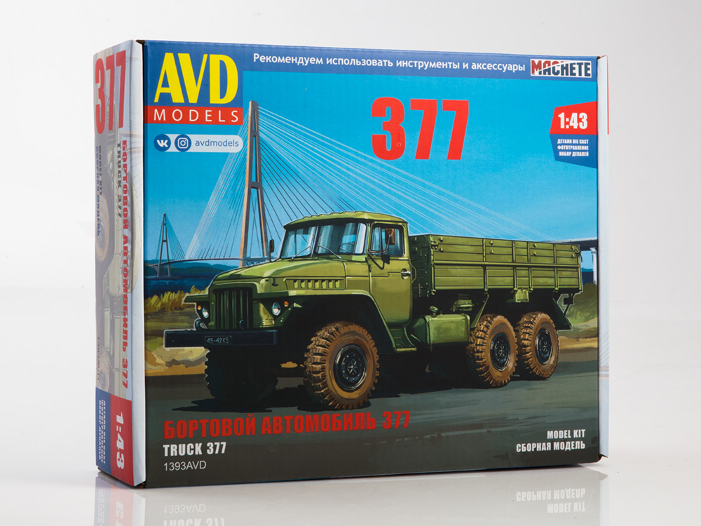 1393AVD URAL-377 flatbed truck, model kit