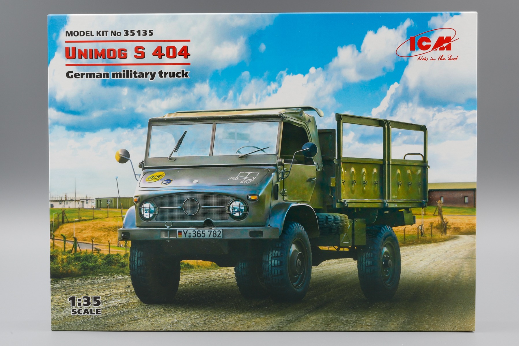 ICM35135 Mercedes-Benz Unimog S 404 German military truck, model kit