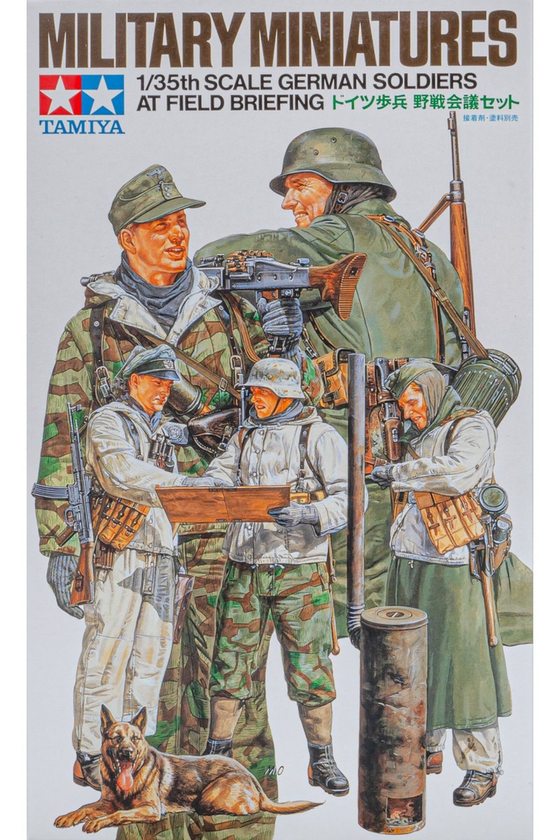 Tamiya TA35212 German Soldiers at Field Briefing (5 figures, 1 dog), model kit figurines