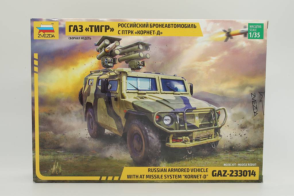 Zvezda ZV3682 Russian armored heavy vehicle with at missile system 