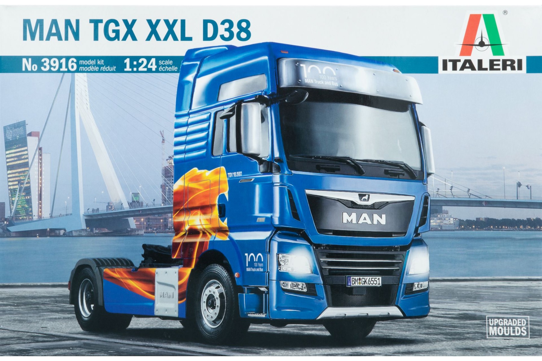 Italeri IT3916 MAN TGX XXL D38 tractor truck, model kit