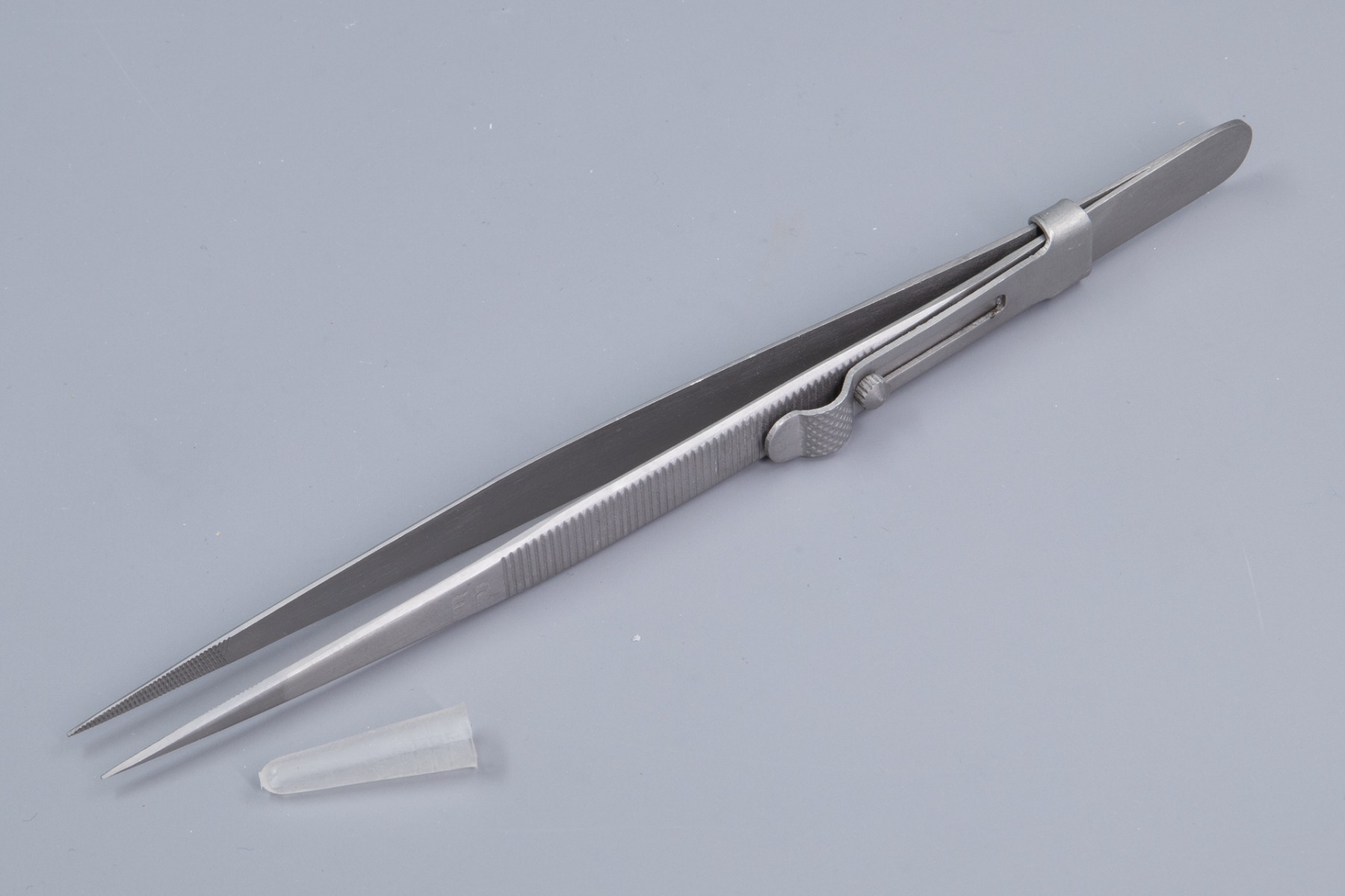 Italeri IT50821 Fine Serrated Locking Tweezers (160mm), Italeri