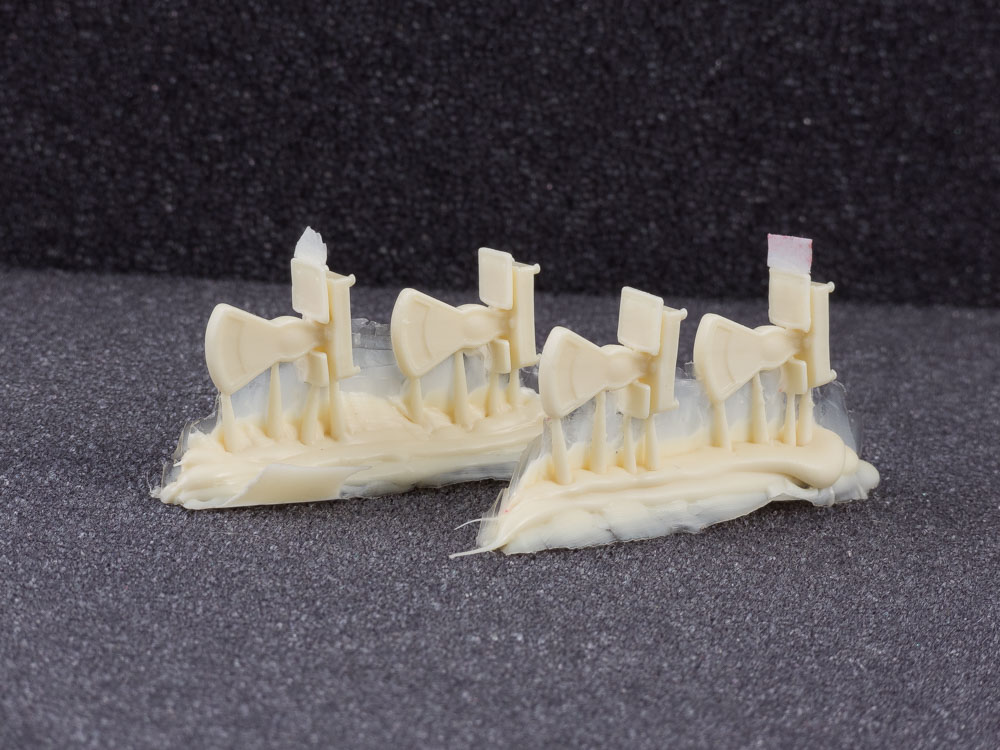  AVD143010104 Table scales 