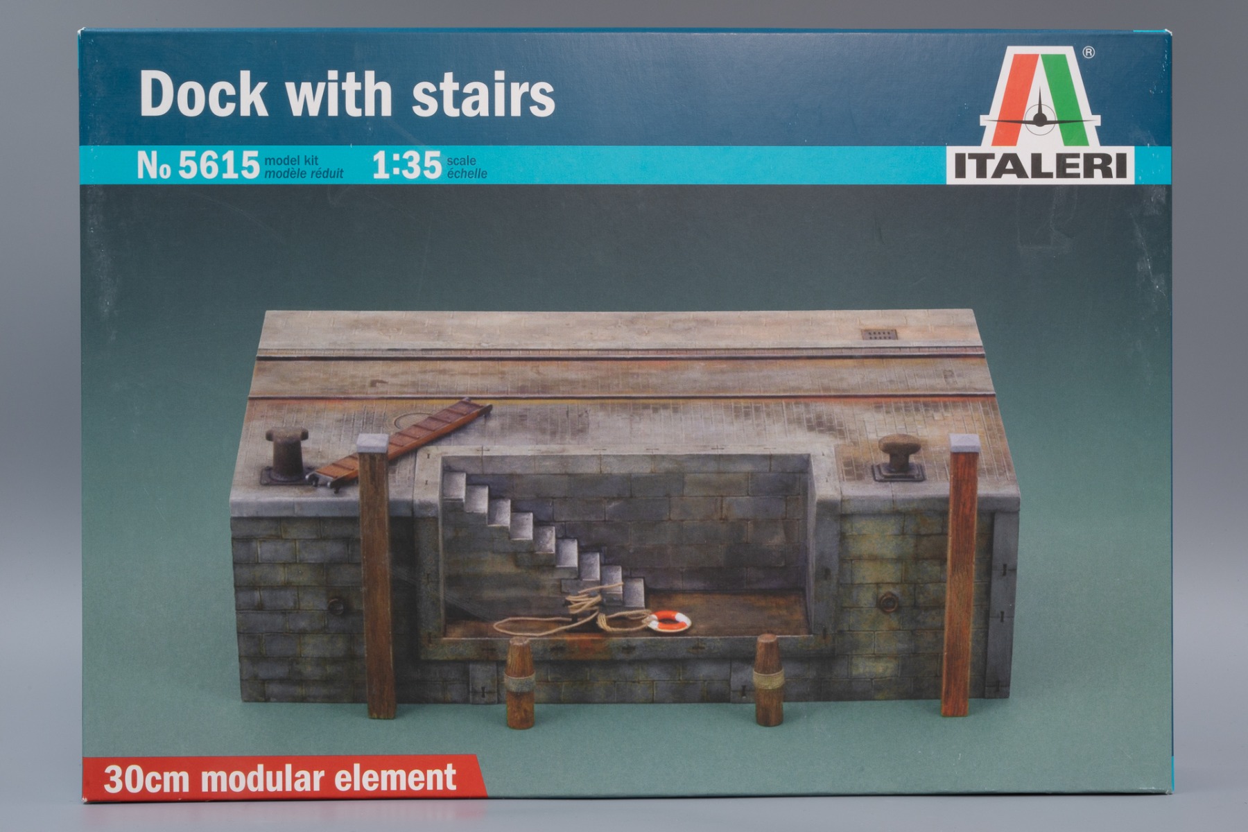 Italeri IT5615 Dock with stairs, model kit