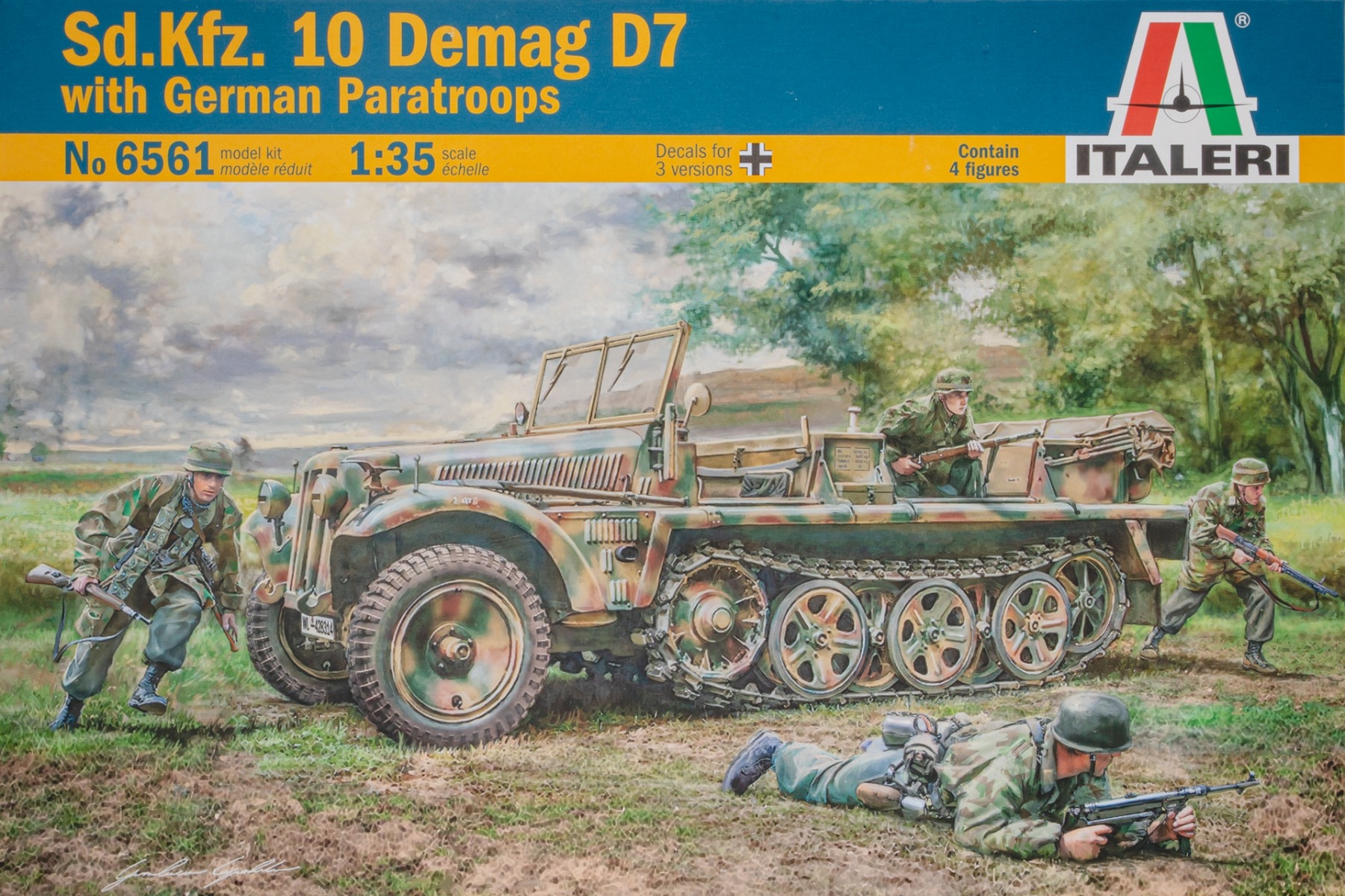 Italeri IT6561 Sd.Kfz.10 Demag D7 with German Paratroopers, model kit
