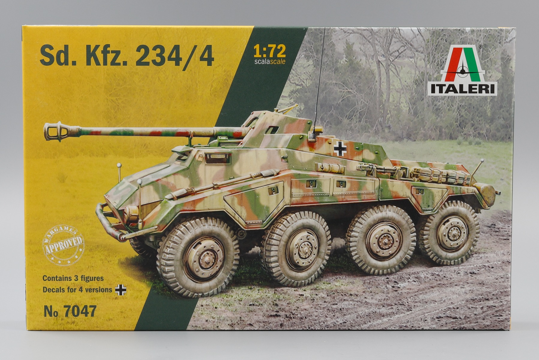 Italeri IT7047 Sd.Kfz.234/4 w/ 3 figures