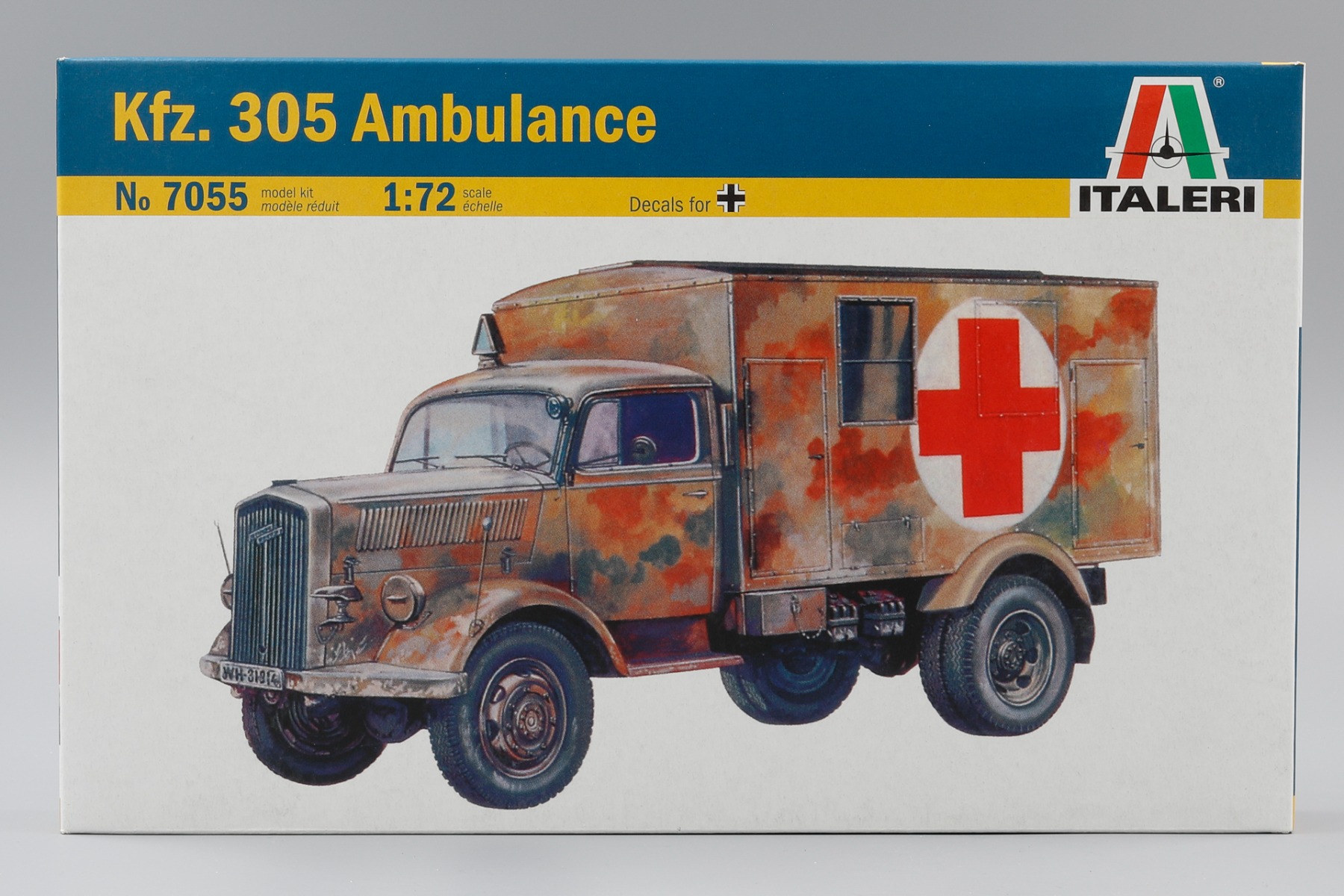 Italeri IT7055 KfZ. 305 Ambulance, model kit