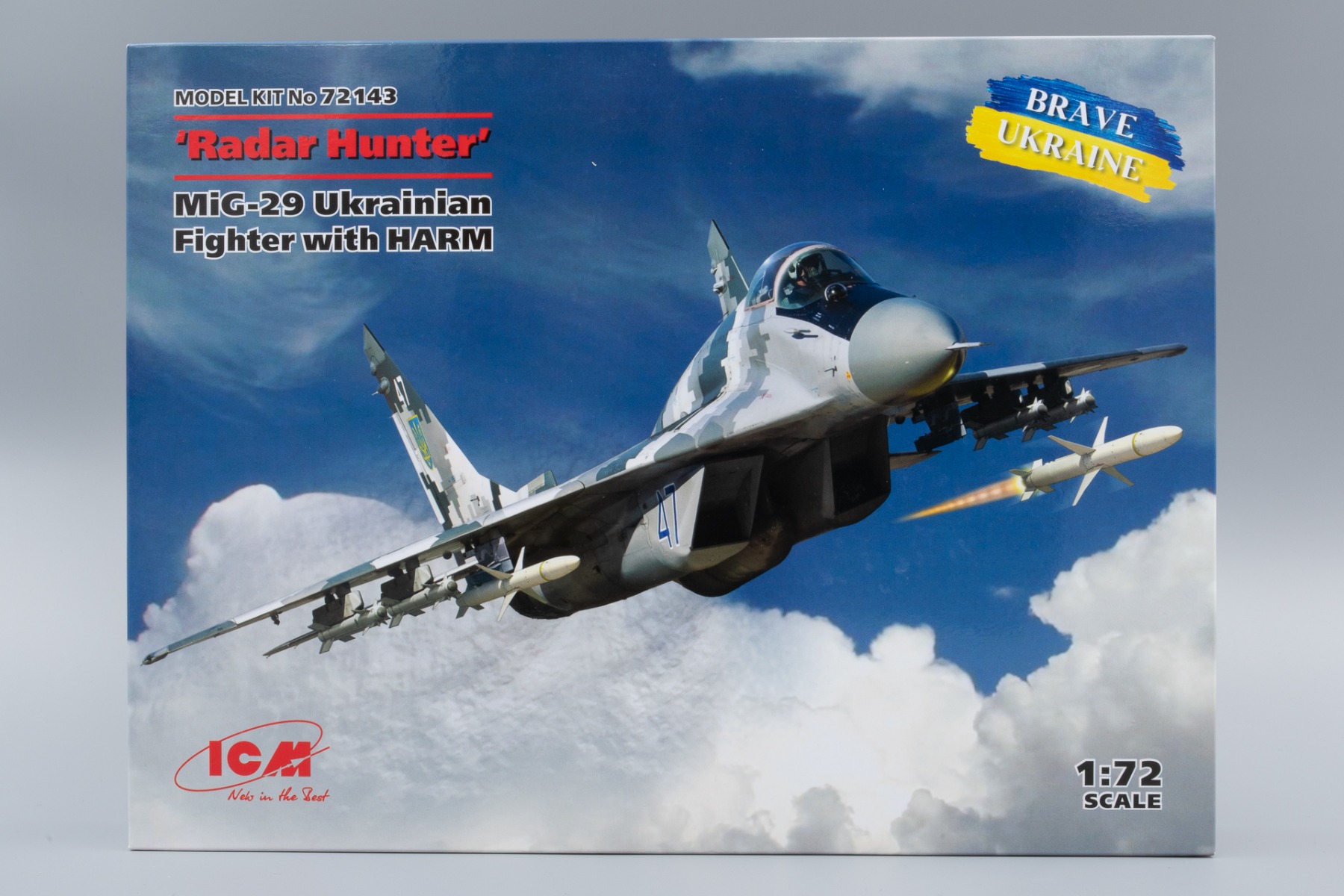 ICM72143 'Radar Hunter' MiG-29 '9-13' Ukrainian Fighter with HARM missiles, model kit