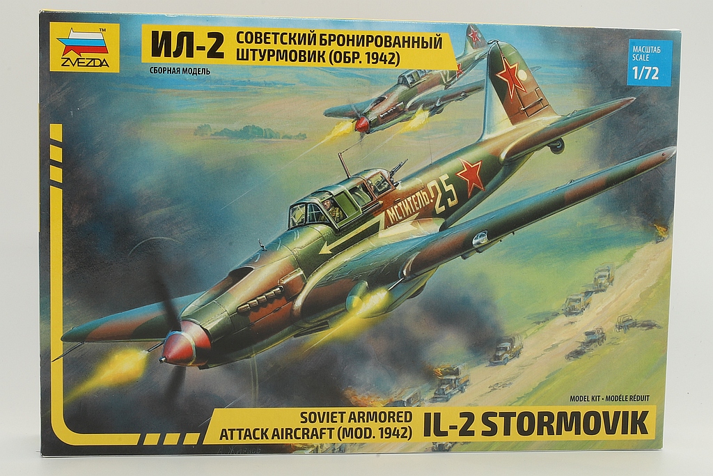 Zvezda ZV7279 Soviet Armored Attack Aircraft IL-2 