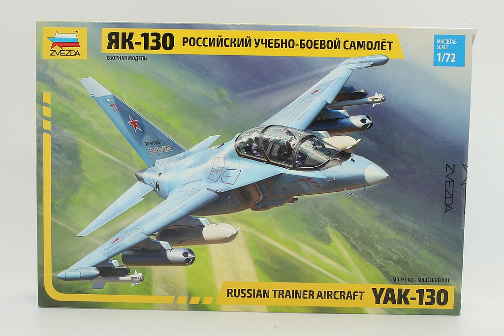 Zvezda ZV7307 Russian training jet Yak-130