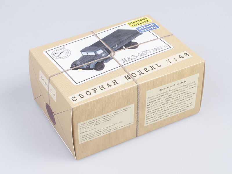 YAAZ-200 flatbed truck, model kit