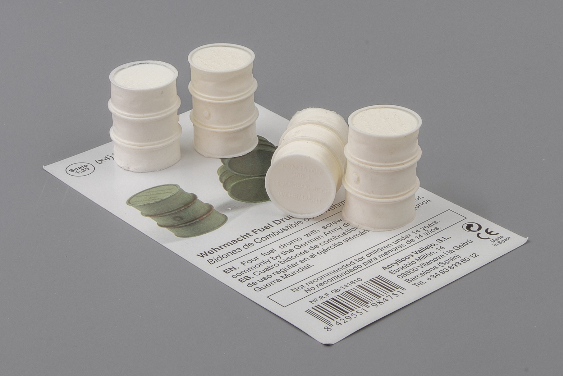 Vallejo SC205 Wehrmacht Fuel Drums, model kit